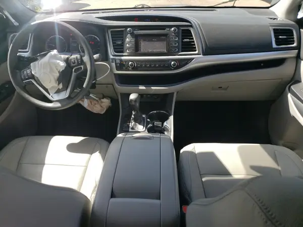 5TDZZRFH5KS360833 2019 TOYOTA HIGHLANDER - Image 8