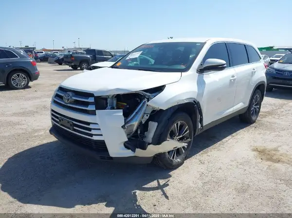 5TDZZRFH5KS367653 2019 TOYOTA HIGHLANDER - Image 2