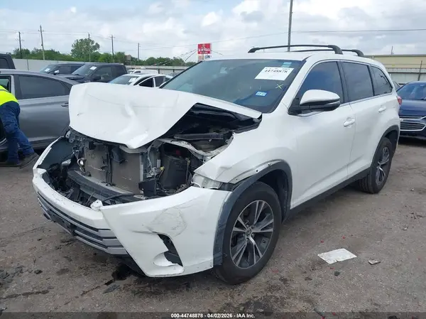 5TDZZRFH5KS368608 2019 TOYOTA HIGHLANDER - Image 2