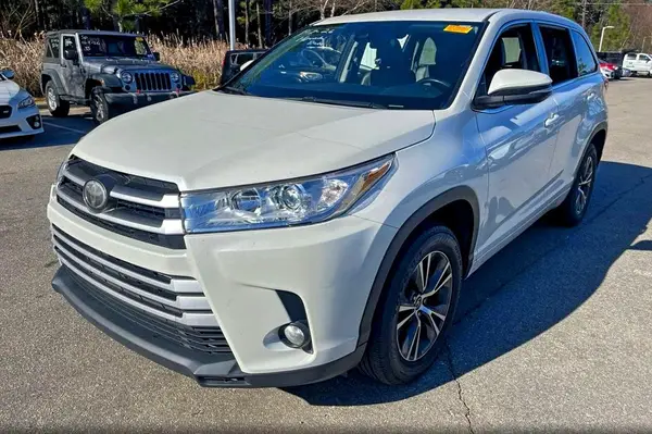 5TDZZRFH6HS193651 2017 TOYOTA HIGHLANDER - Image 2