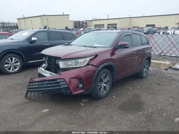 5TDZZRFH6HS200324 2017 TOYOTA HIGHLANDER - Image 2