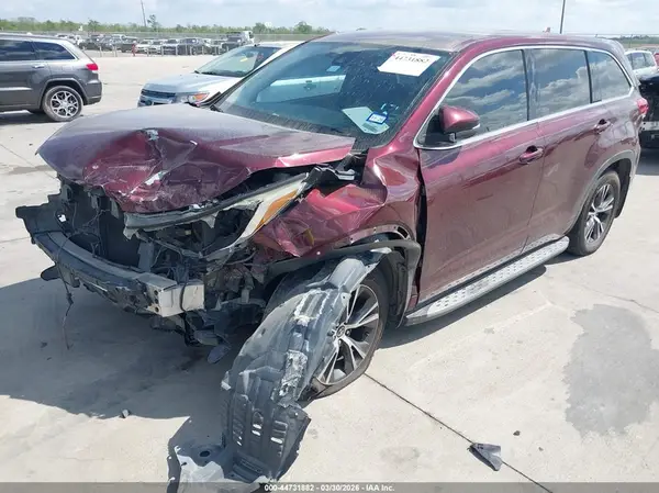 5TDZZRFH6HS201747 2017 TOYOTA HIGHLANDER - Image 2