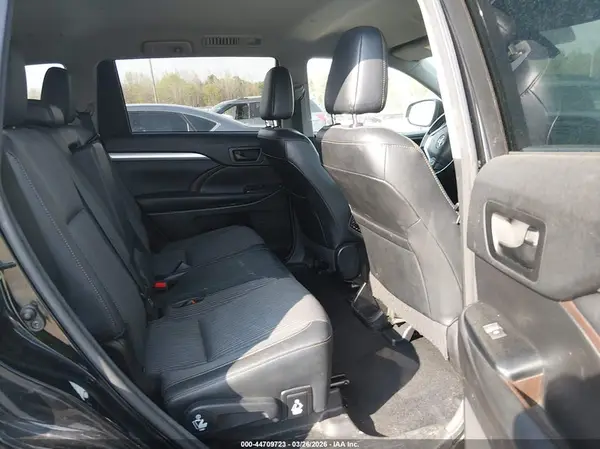 5TDZZRFH6HS205233 2017 TOYOTA HIGHLANDER - Image 8