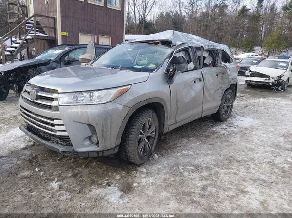 5TDZZRFH6HS207290 2017 TOYOTA HIGHLANDER - Image 2