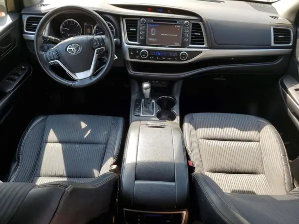 5TDZZRFH6HS207869 2017 TOYOTA HIGHLANDER - Image 8