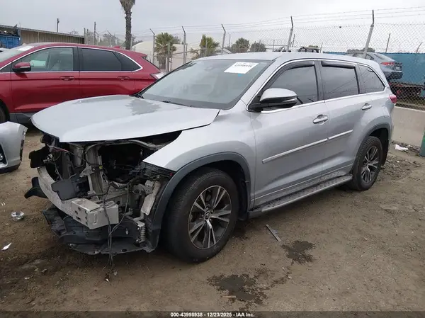 5TDZZRFH6HS215938 2017 TOYOTA HIGHLANDER - Image 2