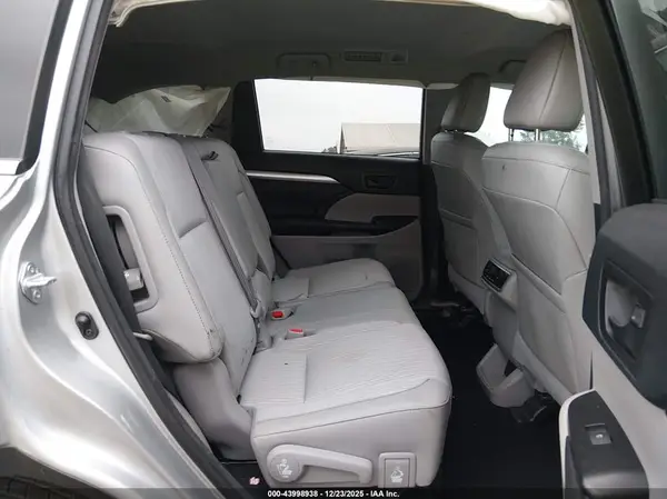 5TDZZRFH6HS215938 2017 TOYOTA HIGHLANDER - Image 8