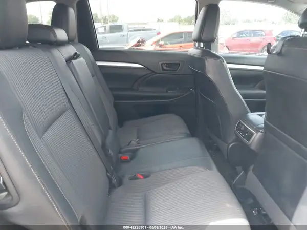 5TDZZRFH6HS221044 2017 TOYOTA HIGHLANDER - Image 8
