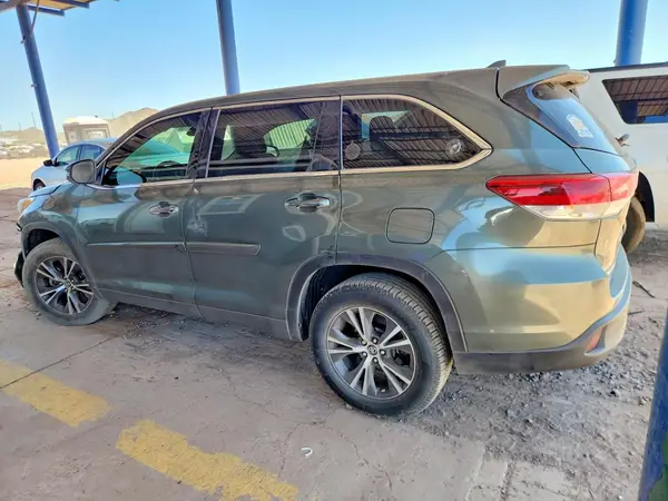 5TDZZRFH6HS225398 2017 TOYOTA HIGHLANDER - Image 2