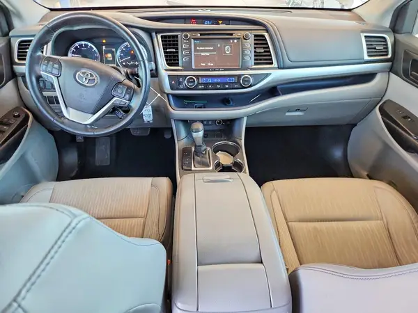 5TDZZRFH6HS225398 2017 TOYOTA HIGHLANDER - Image 8