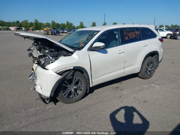5TDZZRFH6JS237332 2018 TOYOTA HIGHLANDER - Image 2