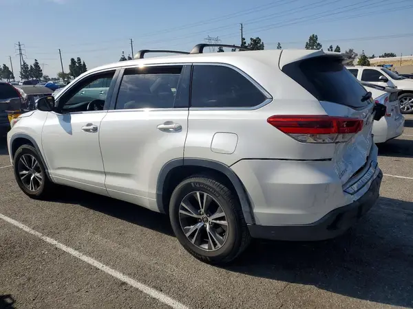 5TDZZRFH6JS239694 2018 TOYOTA HIGHLANDER - Image 2