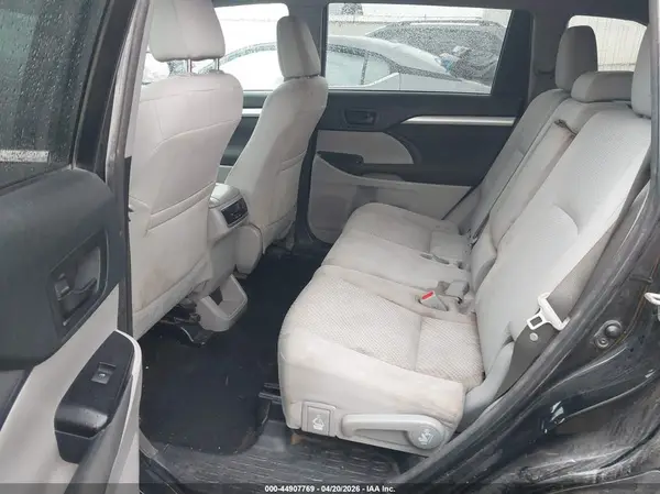 5TDZZRFH6JS245737 2018 TOYOTA HIGHLANDER - Image 8