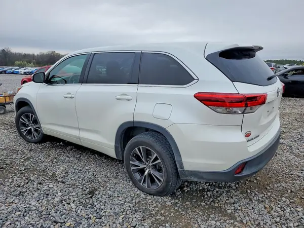 5TDZZRFH6JS245866 2018 TOYOTA HIGHLANDER - Image 2