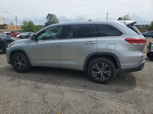 5TDZZRFH6JS246807 2018 TOYOTA HIGHLANDER - Image 2