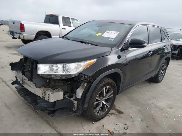 5TDZZRFH6JS249366 2018 TOYOTA HIGHLANDER - Image 2