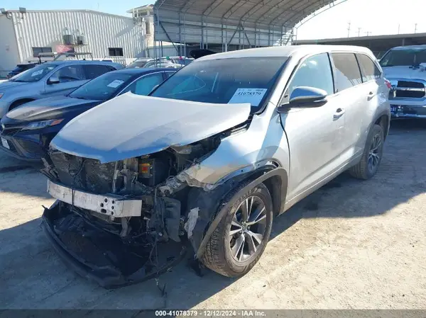5TDZZRFH6JS249884 2018 TOYOTA HIGHLANDER - Image 2