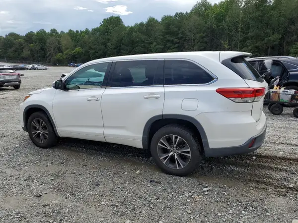 5TDZZRFH6JS255863 2018 TOYOTA HIGHLANDER - Image 2