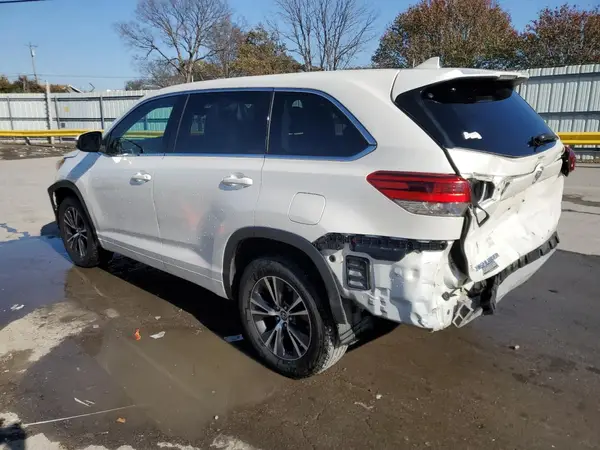 5TDZZRFH6JS262098 2018 TOYOTA HIGHLANDER - Image 2