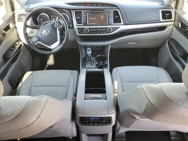 5TDZZRFH6JS262098 2018 TOYOTA HIGHLANDER - Image 8