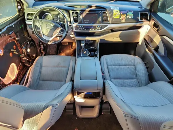 5TDZZRFH6JS281184 2018 TOYOTA HIGHLANDER - Image 8