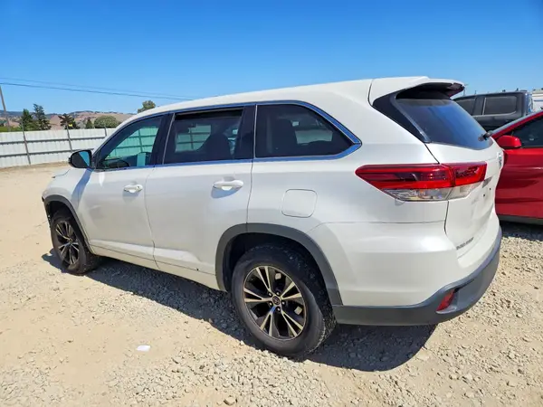5TDZZRFH6JS284568 2018 TOYOTA HIGHLANDER - Image 2