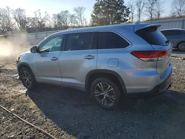 5TDZZRFH6JS286398 2018 TOYOTA HIGHLANDER - Image 2