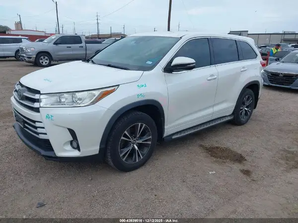 5TDZZRFH6JS286420 2018 TOYOTA HIGHLANDER - Image 2