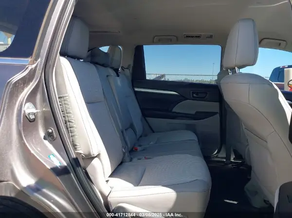 5TDZZRFH6KS306098 2019 TOYOTA HIGHLANDER - Image 8
