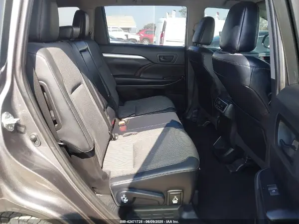 5TDZZRFH6KS311902 2019 TOYOTA HIGHLANDER - Image 8