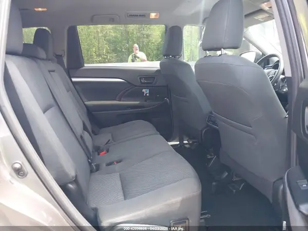 5TDZZRFH6KS319028 2019 TOYOTA HIGHLANDER - Image 8