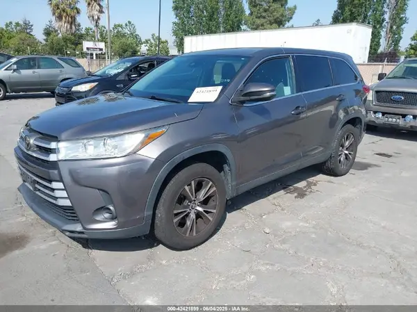5TDZZRFH6KS326822 2019 TOYOTA HIGHLANDER - Image 2
