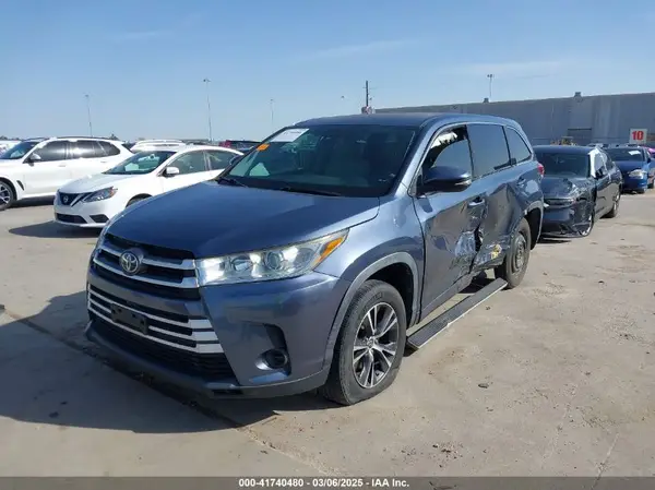 5TDZZRFH6KS341675 2019 TOYOTA HIGHLANDER - Image 2