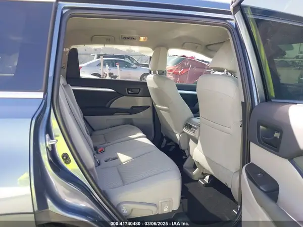 5TDZZRFH6KS341675 2019 TOYOTA HIGHLANDER - Image 8