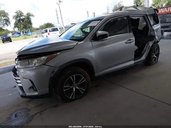 5TDZZRFH6KS346049 2019 TOYOTA HIGHLANDER - Image 2