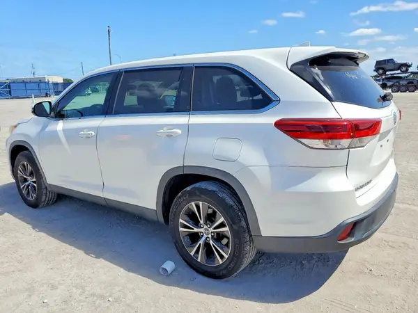 5TDZZRFH6KS350568 2019 TOYOTA HIGHLANDER - Image 2