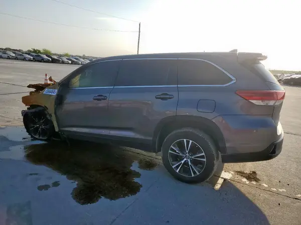 5TDZZRFH6KS364082 2019 TOYOTA HIGHLANDER - Image 2