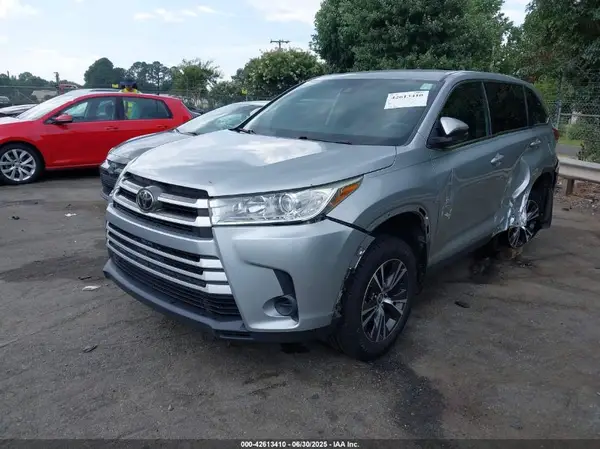 5TDZZRFH6KS367645 2019 TOYOTA HIGHLANDER - Image 2