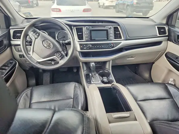 5TDZZRFH7HS196378 2017 TOYOTA HIGHLANDER - Image 8