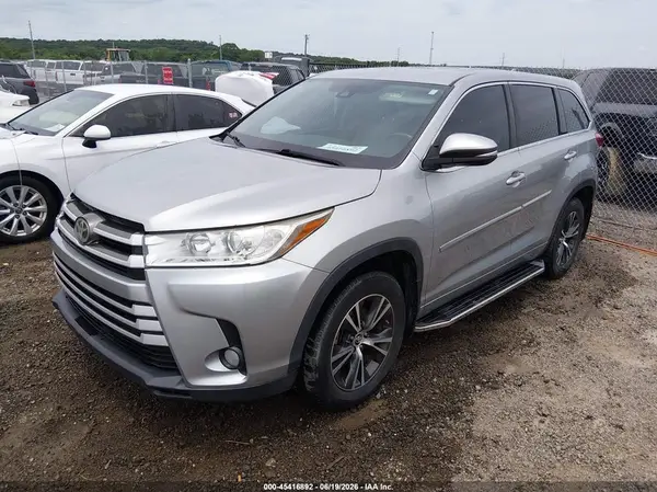 5TDZZRFH7HS198860 2017 TOYOTA HIGHLANDER - Image 2