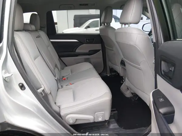 5TDZZRFH7HS198860 2017 TOYOTA HIGHLANDER - Image 8
