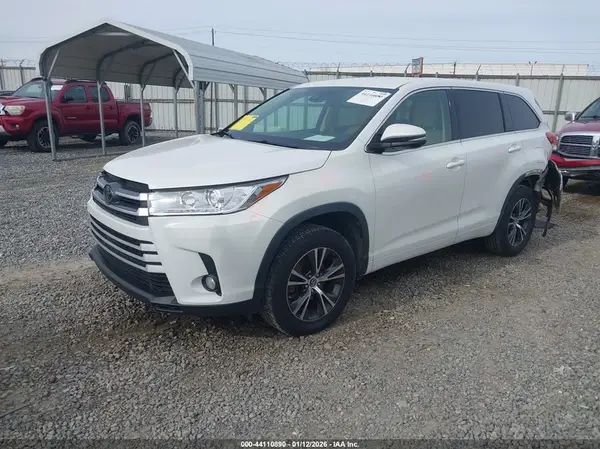 5TDZZRFH7HS199779 2017 TOYOTA HIGHLANDER - Image 2