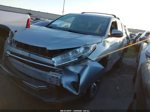 5TDZZRFH7HS212370 2017 TOYOTA HIGHLANDER - Image 2