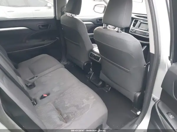 5TDZZRFH7HS212370 2017 TOYOTA HIGHLANDER - Image 8