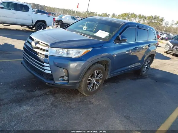 5TDZZRFH7HS222087 2017 TOYOTA HIGHLANDER - Image 2