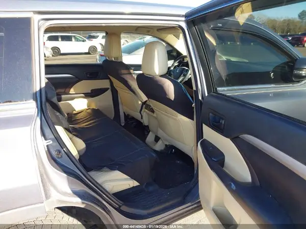 5TDZZRFH7HS222087 2017 TOYOTA HIGHLANDER - Image 8