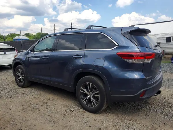 5TDZZRFH7HS231338 2017 TOYOTA HIGHLANDER - Image 2