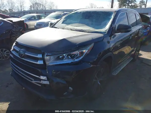 5TDZZRFH7JS236335 2018 TOYOTA HIGHLANDER - Image 2