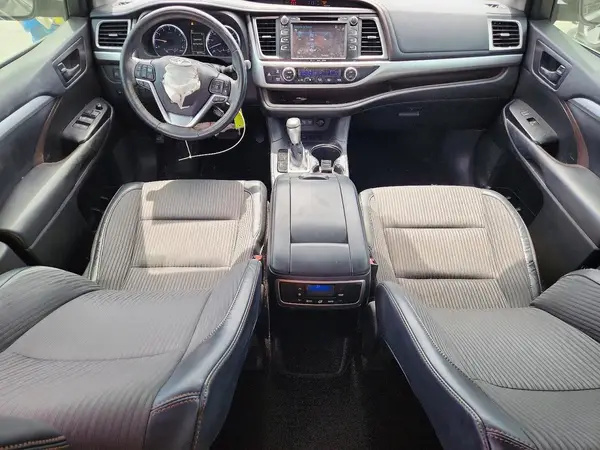 5TDZZRFH7JS236951 2018 TOYOTA HIGHLANDER - Image 8