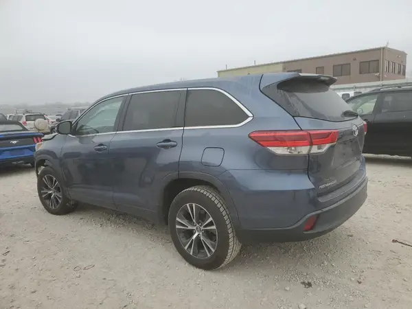 5TDZZRFH7JS239235 2018 TOYOTA HIGHLANDER - Image 2